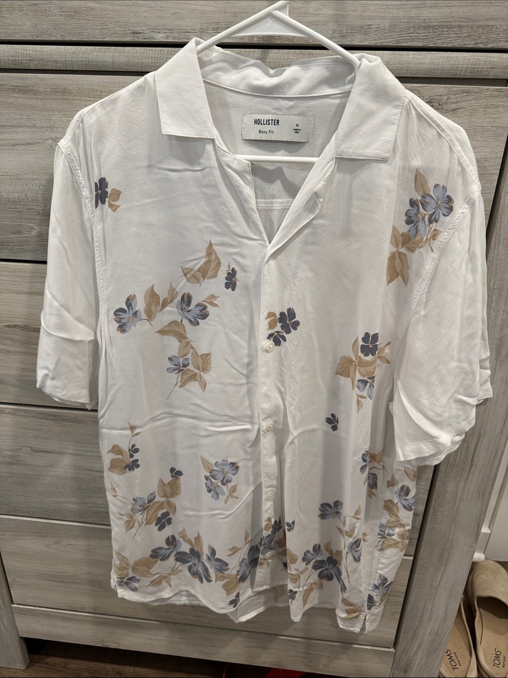 Hollister White Short-Sleeve Floral Button-Down Shirt